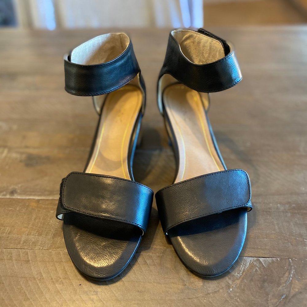 Vionic Black Leather Heeled Sandal